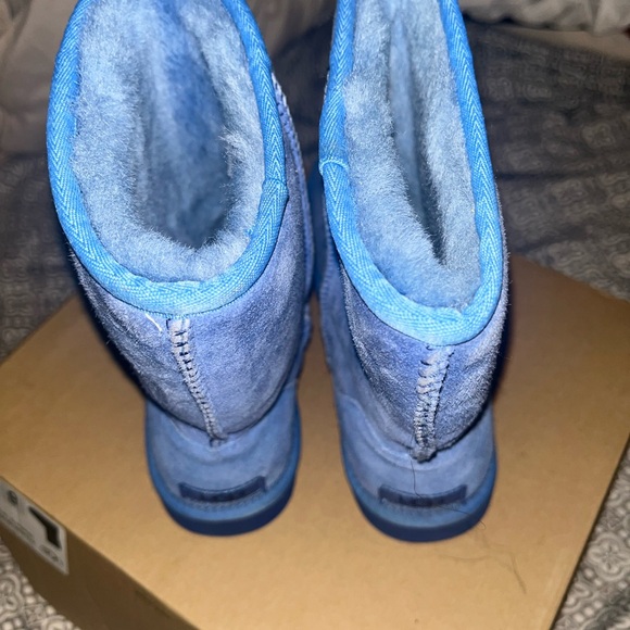 Blue Uggs size 8 - Picture 3 of 4